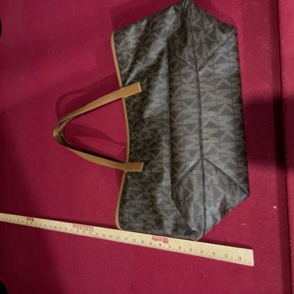 Michael Kors large bag - Picture 2 of 3